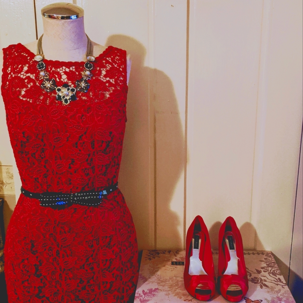 WHBM Sleeveless Lace Shift Dress
